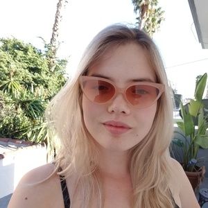 Meet your Posher, Avery